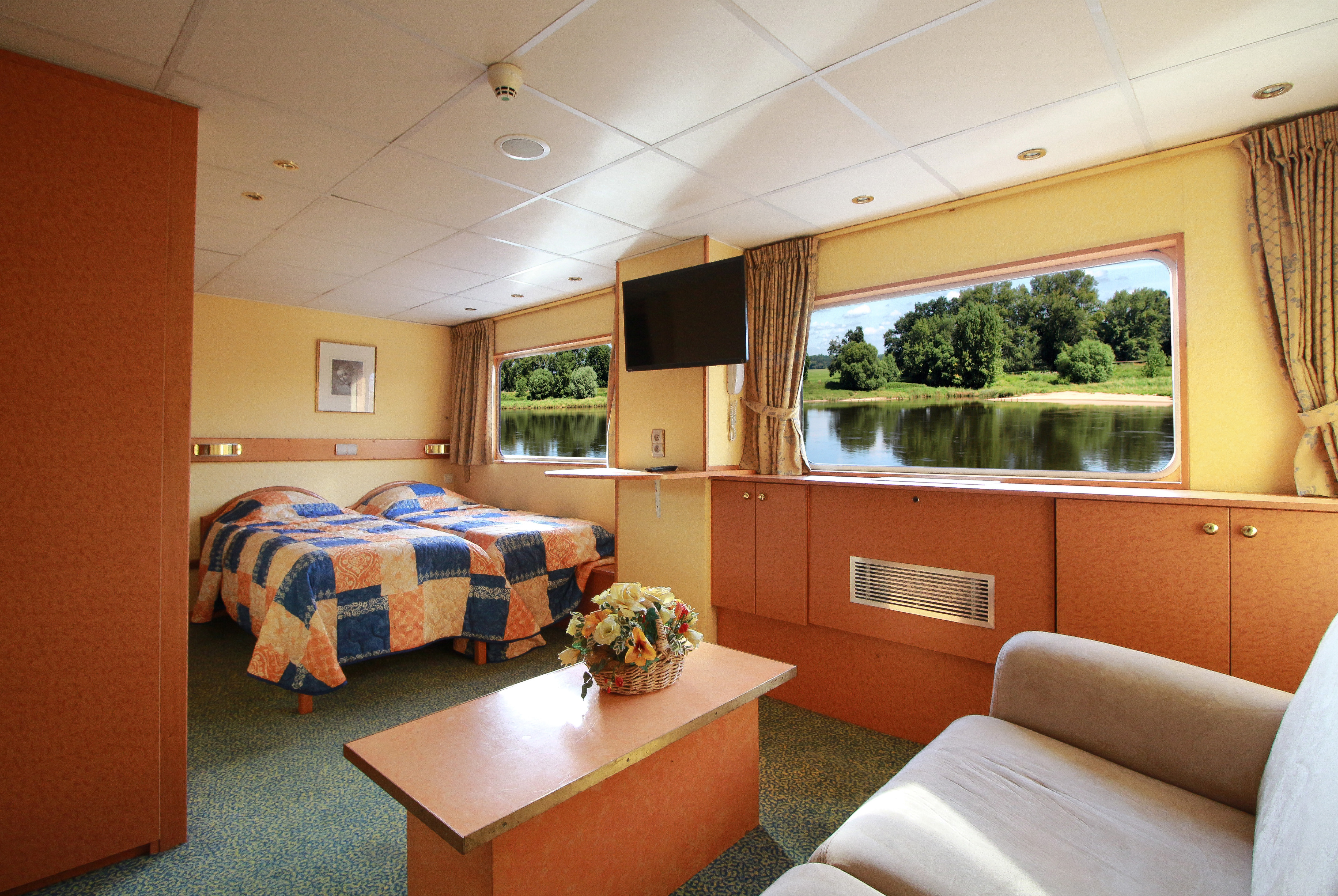 CroisiEurope MS Leonard Da Vinci Suite 2.jpg